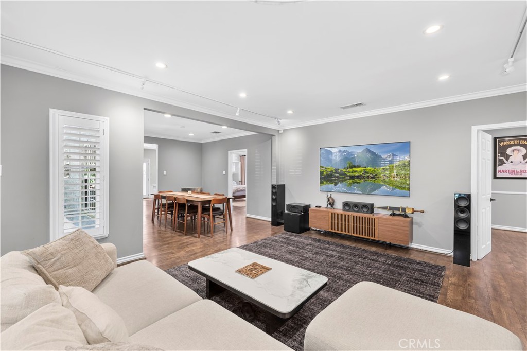 1358 Justin Property Photo 4