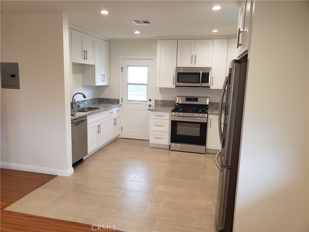 2515 1/2 Foothill Boulevard Property Photo 1