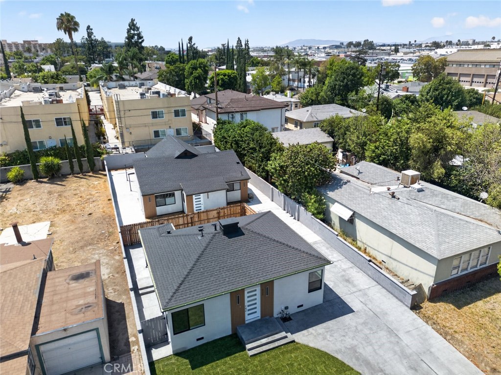 2325 N Naomi Street Property Photo 1