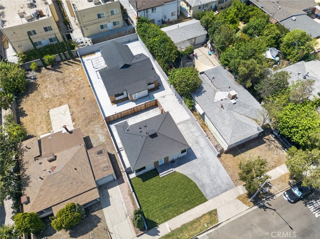 2325 N Naomi Street Property Photo 2