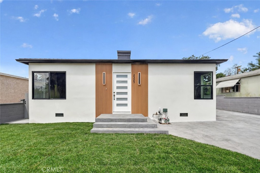 2325 N Naomi Street Property Photo 6
