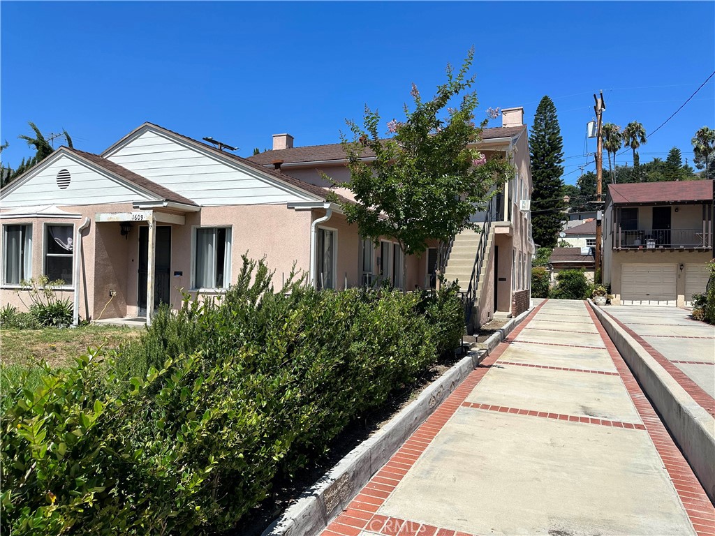 1609 E Chevy Chase Drive 1611 Property Photo 2