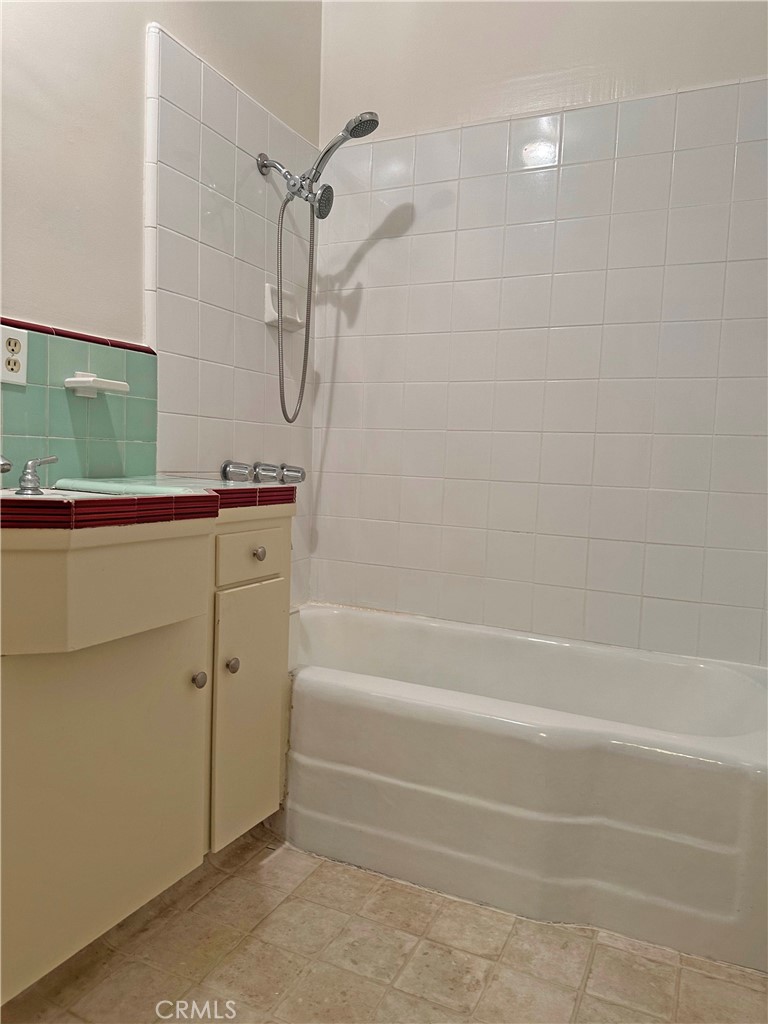 1609 E Chevy Chase Drive 1611 Property Photo 11