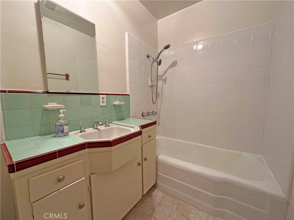 1609 E Chevy Chase Drive 1611 Property Photo 14