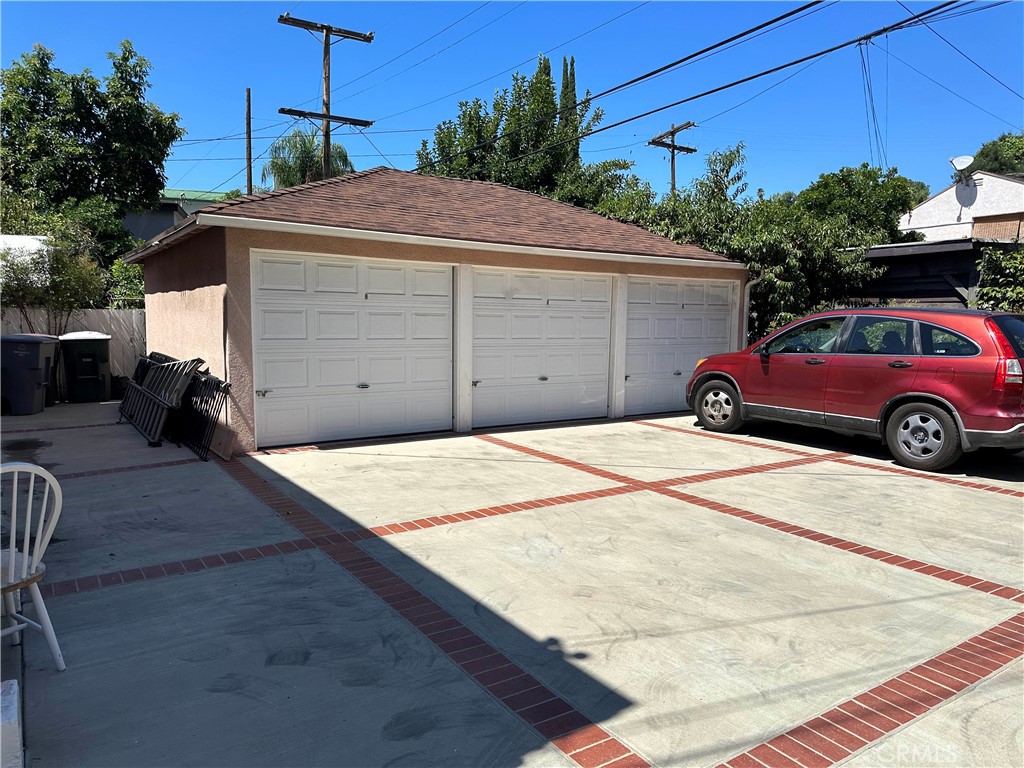 1609 E Chevy Chase Drive 1611 Property Photo 18