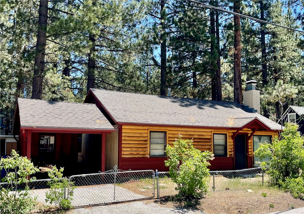 723 Fir Property Photo 3