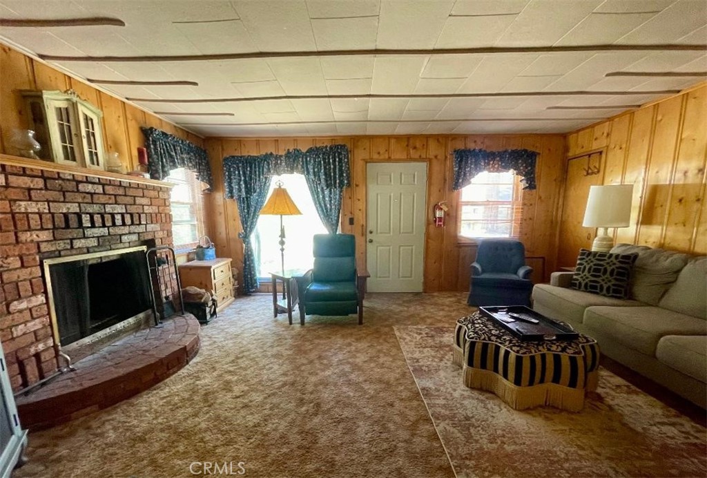 723 Fir Property Photo 4