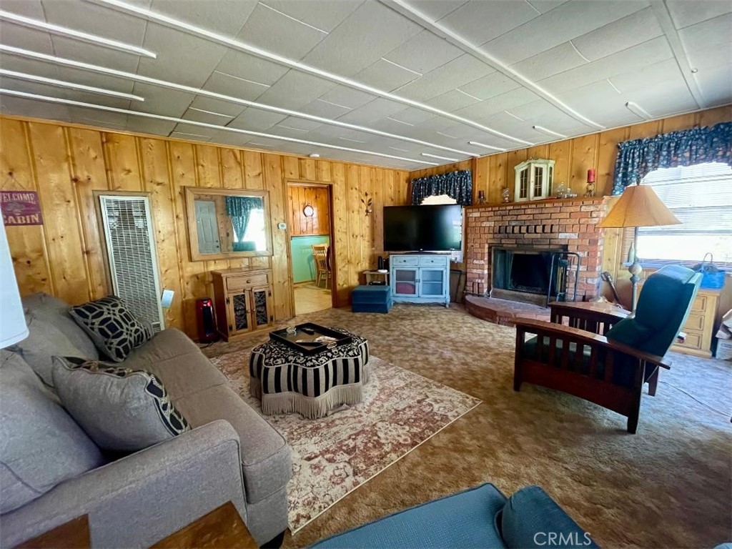 723 Fir Property Photo 5