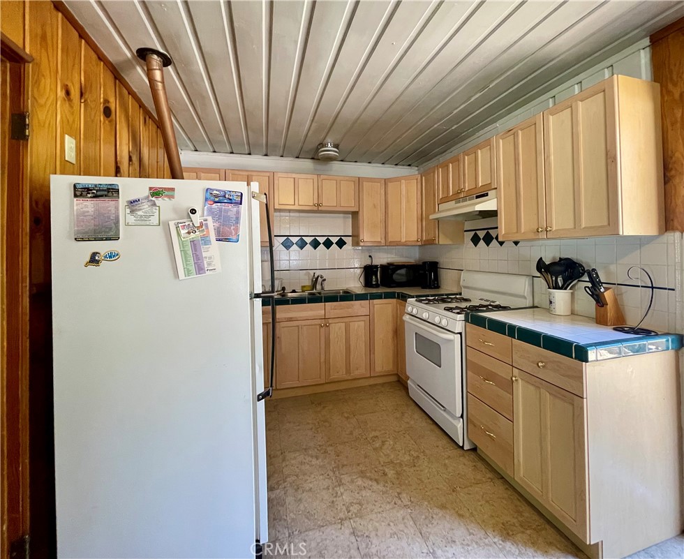 723 Fir Property Photo 8