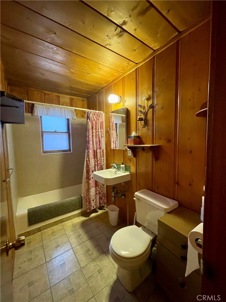 723 Fir Property Photo 10