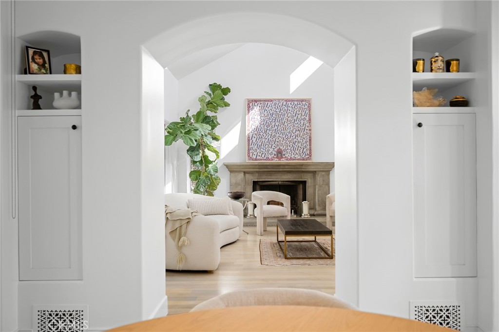 1040 Hillcroft Road Property Photo 4