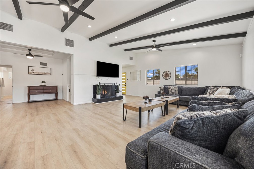 589 S Mountain View Property Photo 4