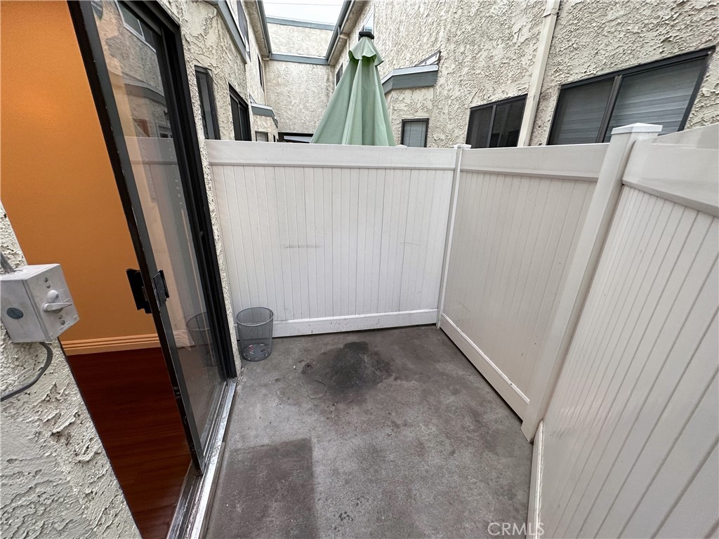 22865 Del Valle Street 12 Property Photo 6