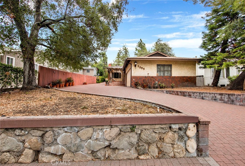 3255 Montrose Property Photo 1