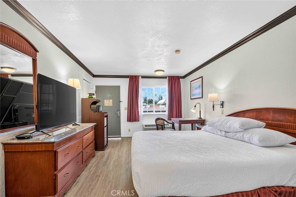 2156 E Colorado Boulevard Property Photo 10