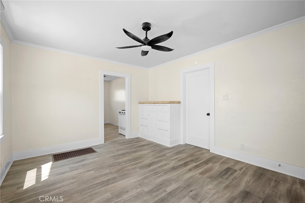 4819 Vincent Property Photo 6