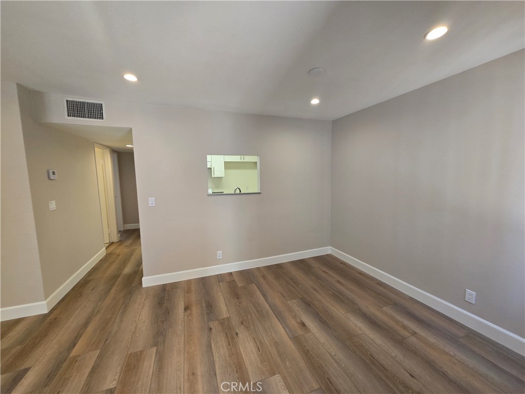 1010 E Maple 6 Property Photo 8
