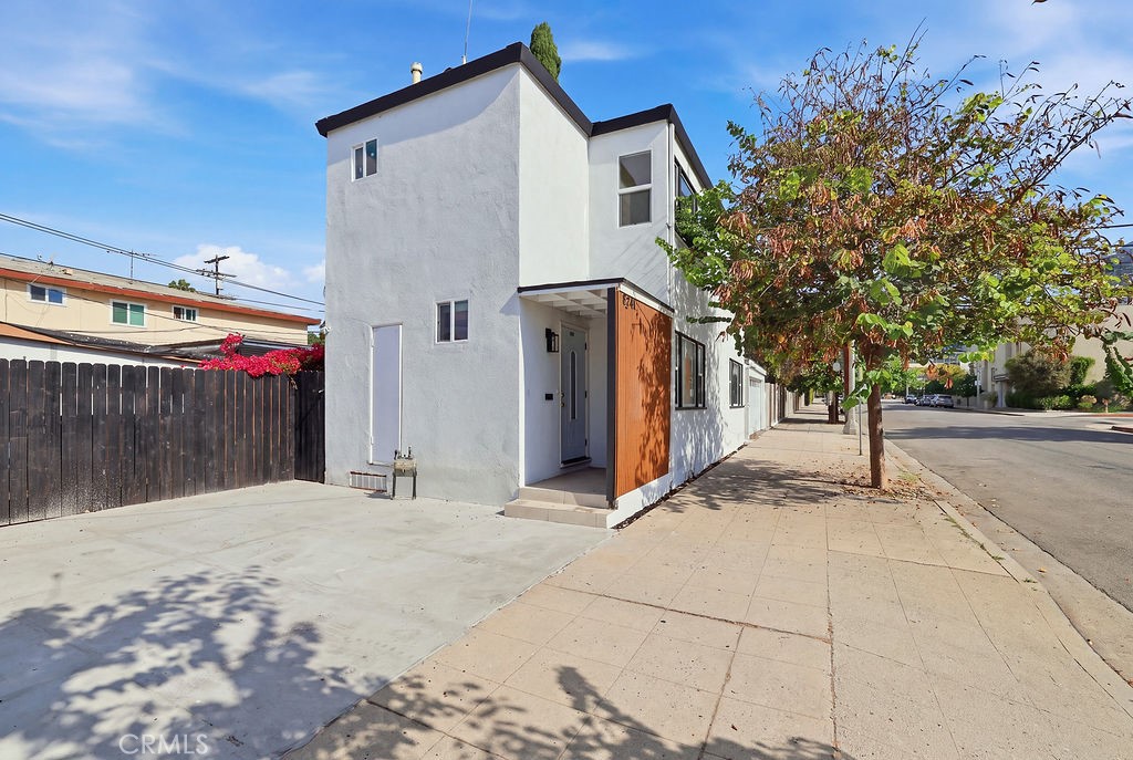1211 Cole Avenue Property Photo 1