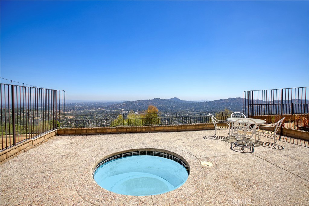750 Galaxy Heights Property Photo 8