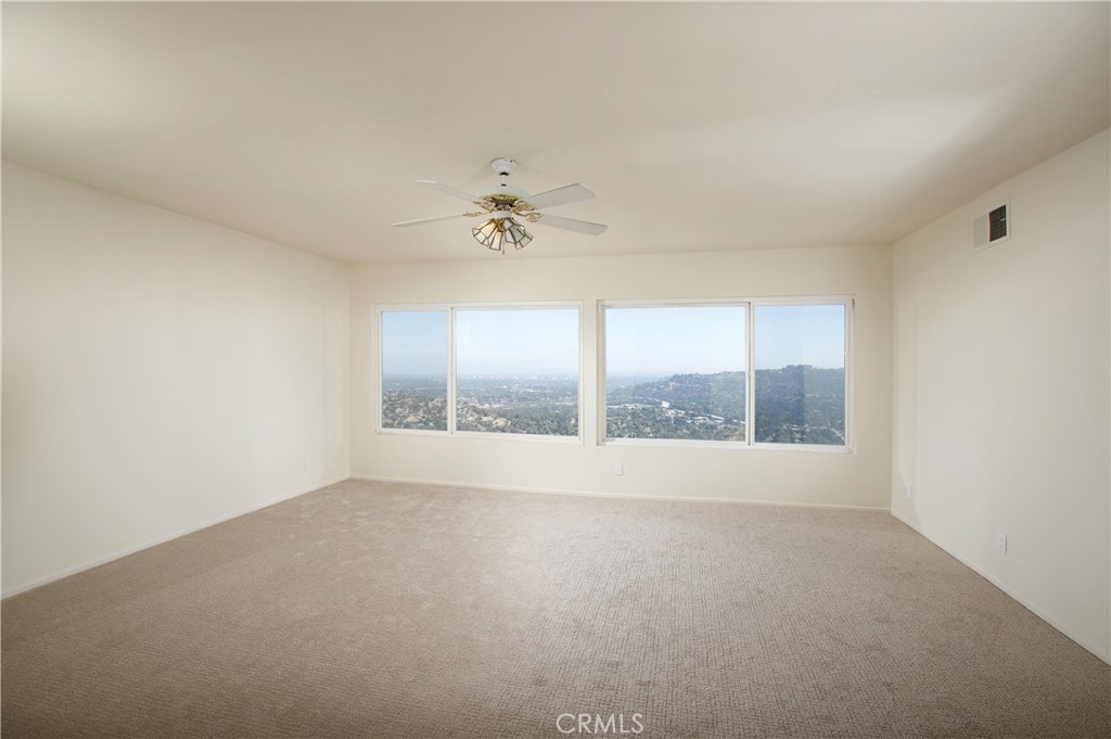 750 Galaxy Heights Property Photo 28