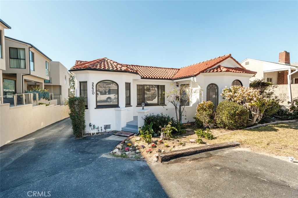 2230 Montrose Avenue A Property Photo 1