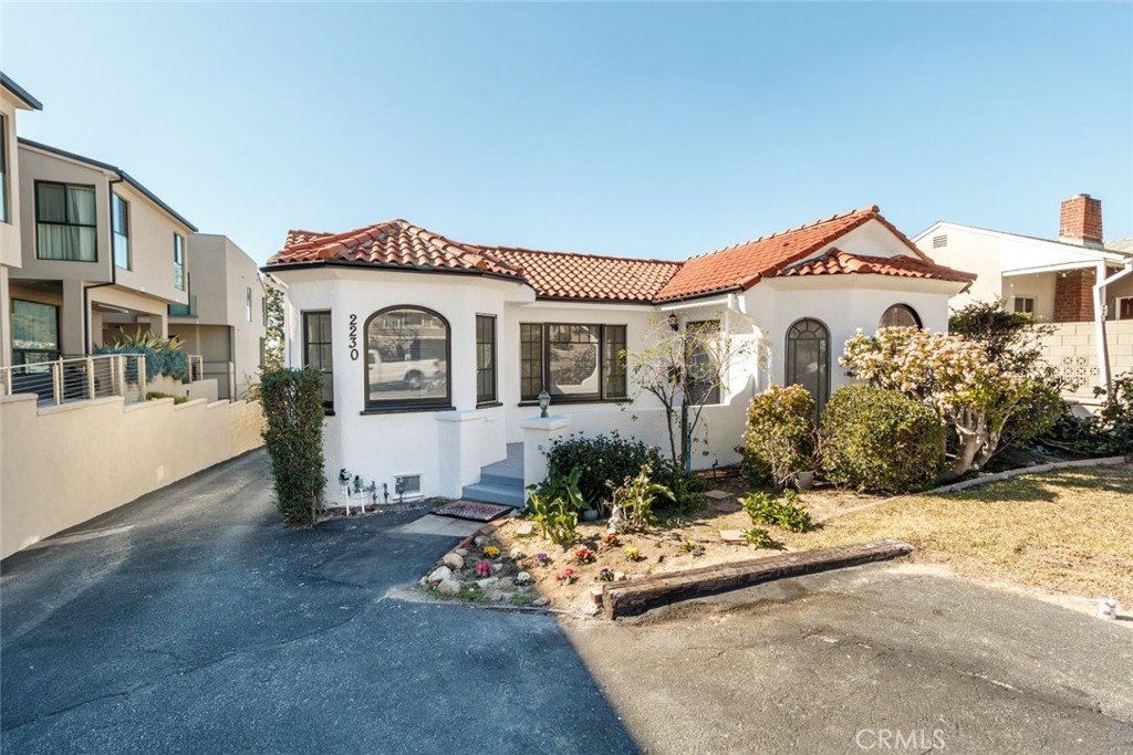 2230 Montrose Avenue A Property Photo 1