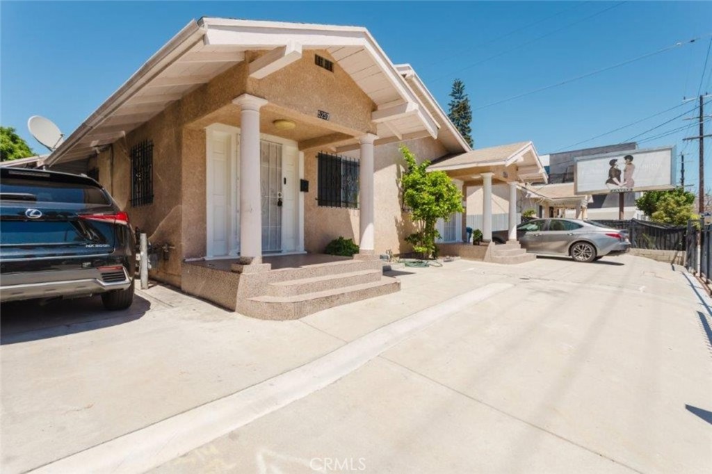 5253 Fountain Avenue Property Photo 2