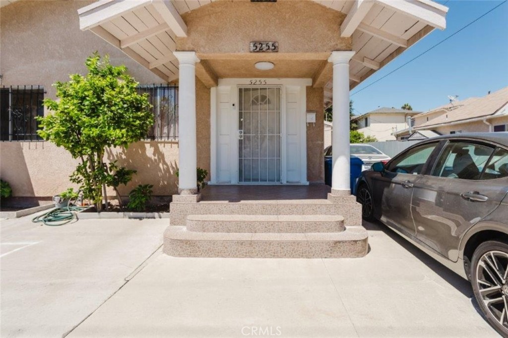 5253 Fountain Avenue Property Photo 5