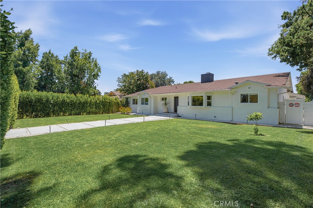 9253 White Oak Avenue Property Photo 4