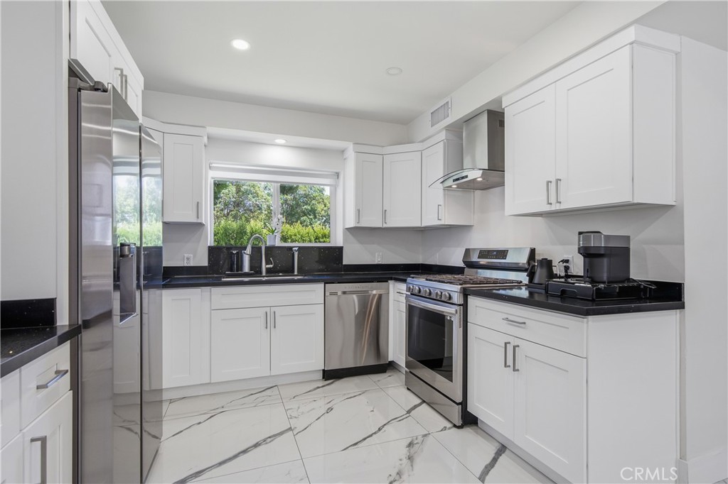 9253 White Oak Avenue Property Photo 15