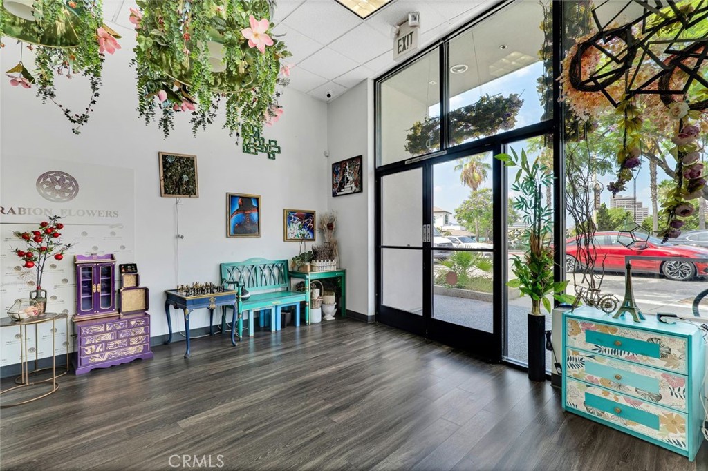 350 N Glendale Avenue D Property Photo 6