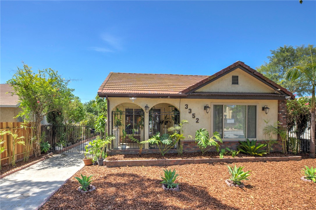 3352 Larga Property Photo 3