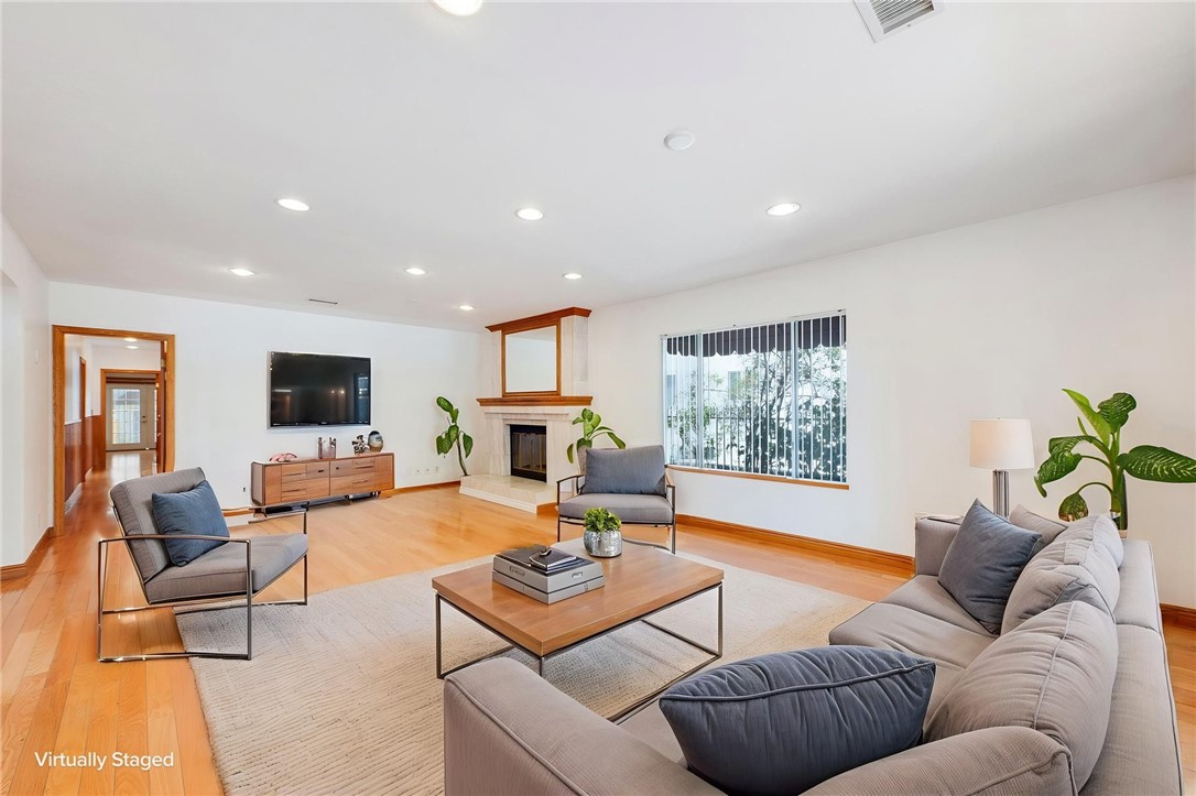 3352 Larga Property Photo 5
