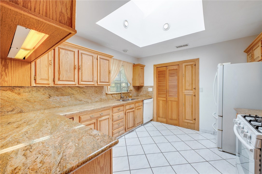 3352 Larga Property Photo 16