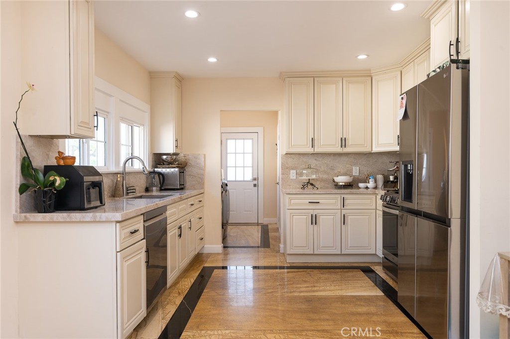 420 W California Boulevard Property Photo 10