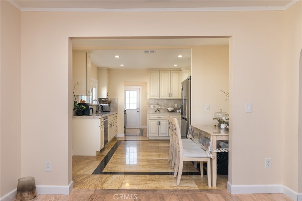 420 W California Boulevard Property Photo 11