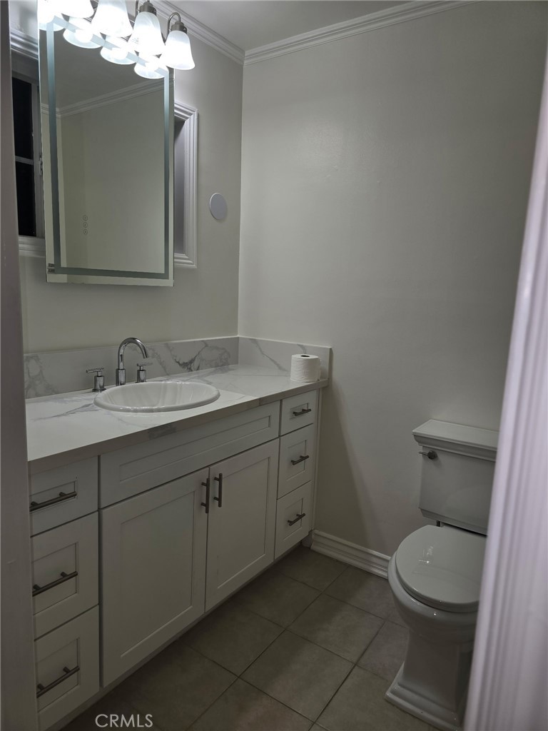 22509 Saticoy St. Property Photo 8