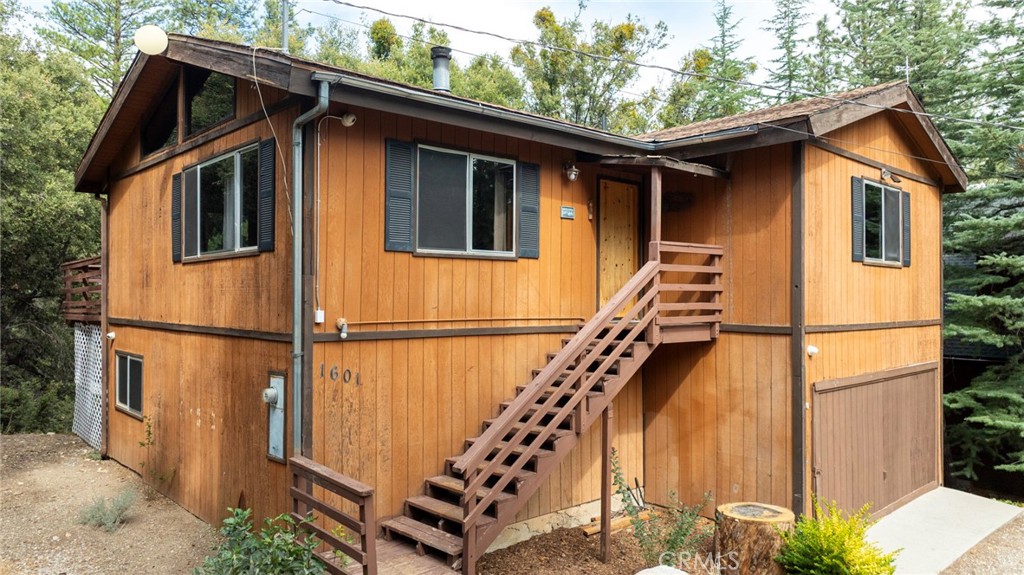 1601 Bernina Property Photo 2