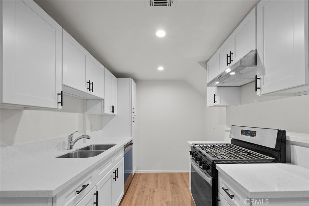 731 E Cypress Avenue D Property Photo 9