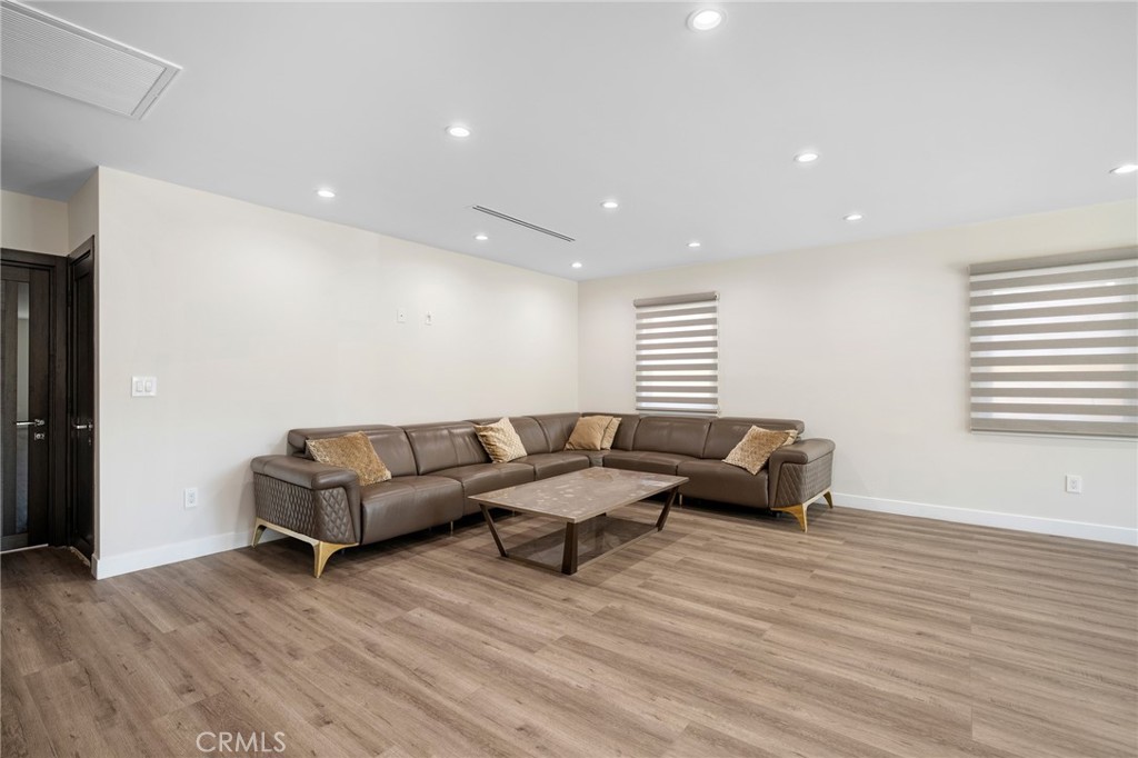 1365 Winchester Avenue Property Photo 7