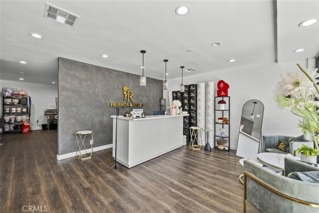 13451 Ventura Boulevard Property Photo 13