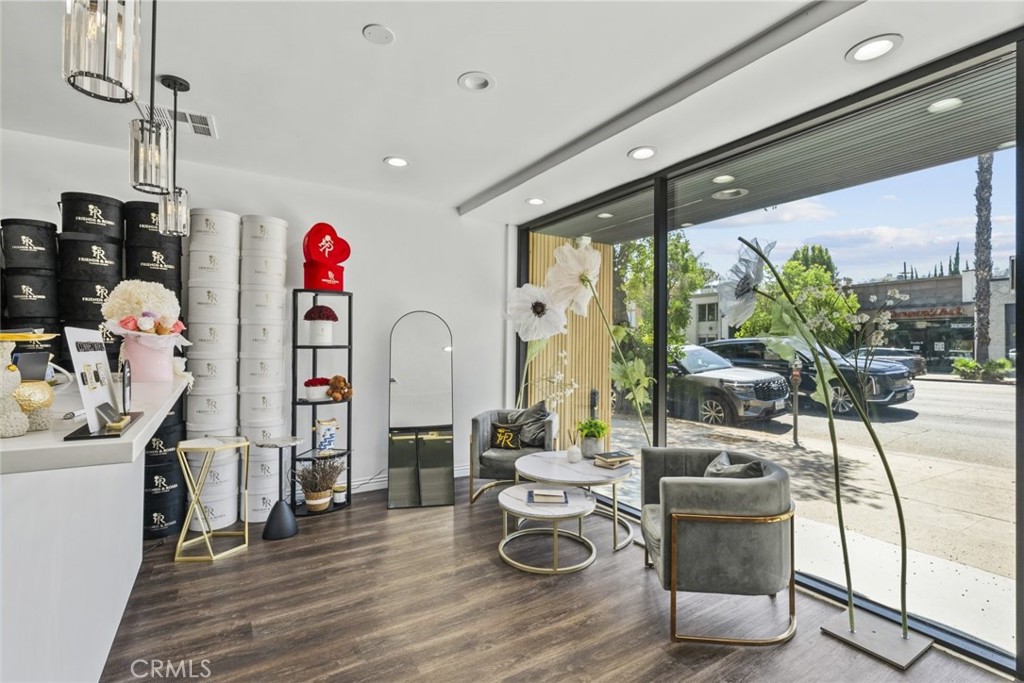 13451 Ventura Boulevard Property Photo 21