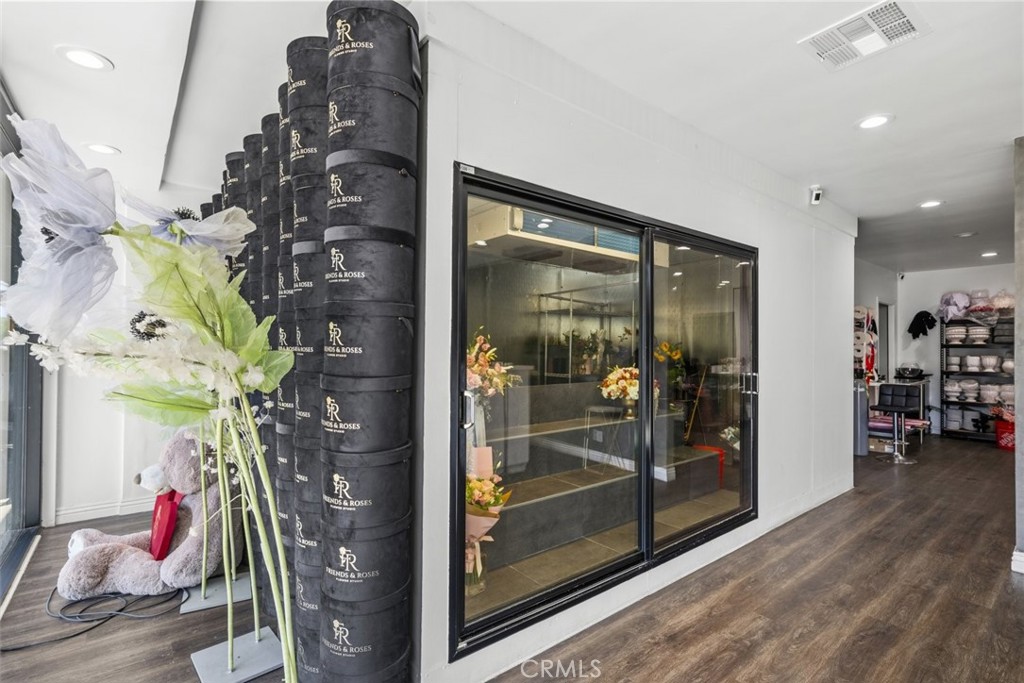 13451 Ventura Boulevard Property Photo 23