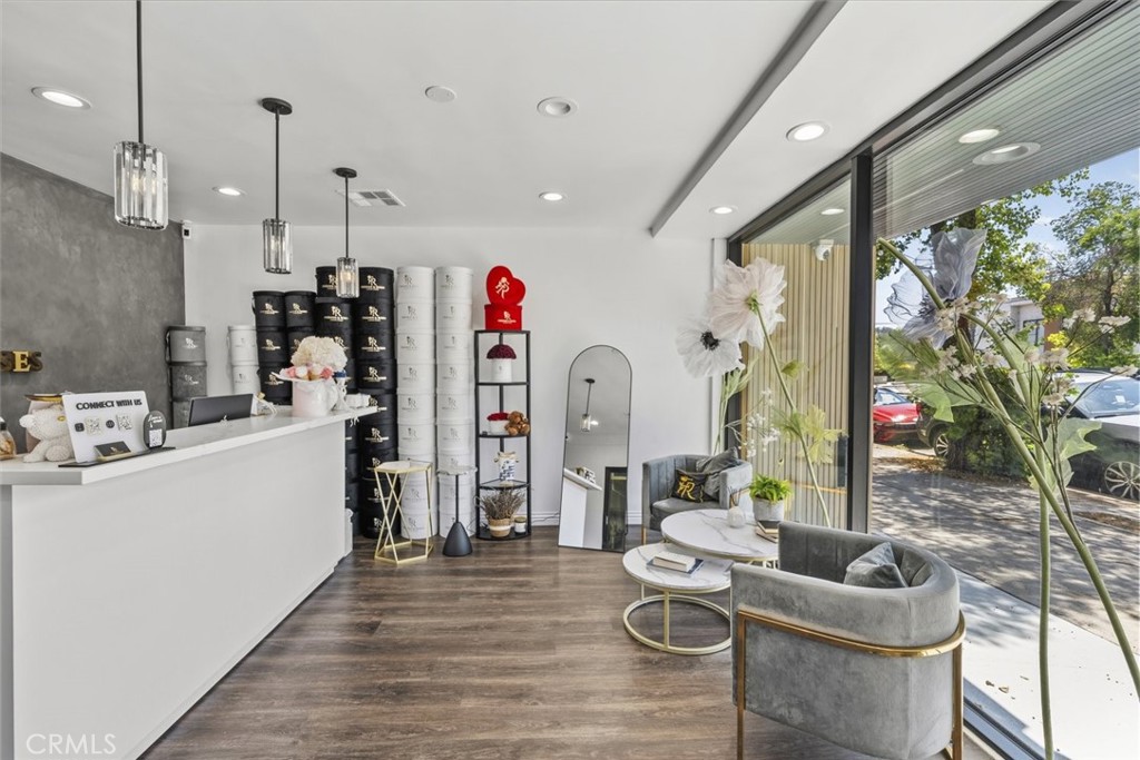 13451 Ventura Boulevard Property Photo 24