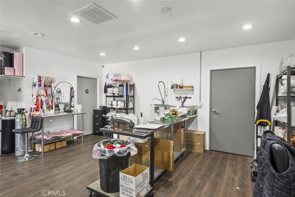 13451 Ventura Boulevard Property Photo 32