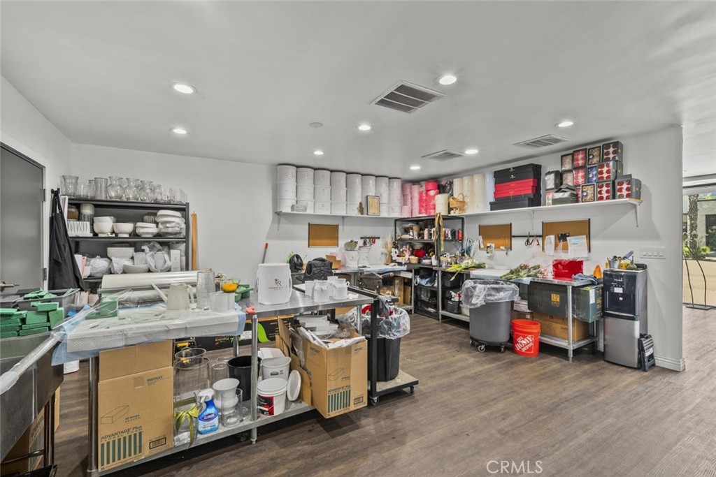 13451 Ventura Boulevard Property Photo 35