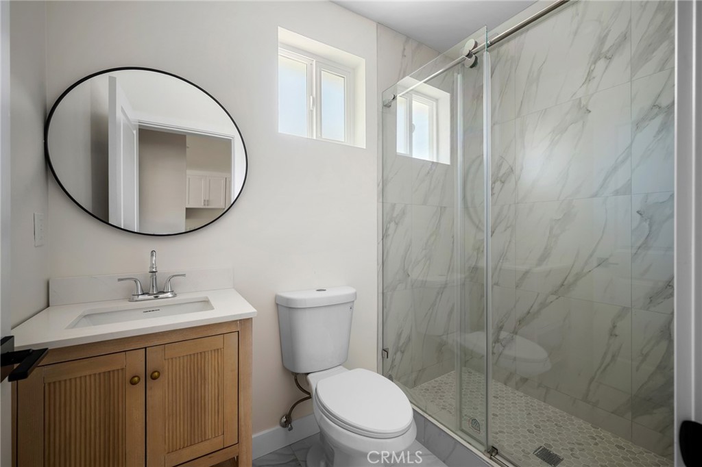 6851 De Celis Place 1/2 Property Photo 10