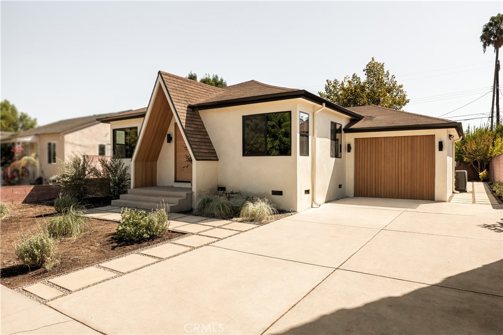 5724 Bianca Property Photo 1