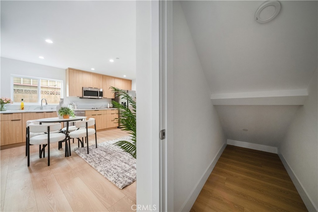 19920 Kittridge Street Property Photo 7