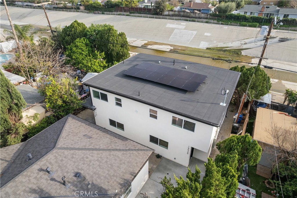 19920 Kittridge Street Property Photo 16